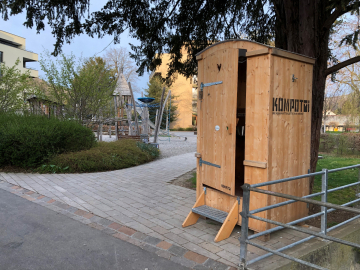 Kompotoi im Gemeindepark